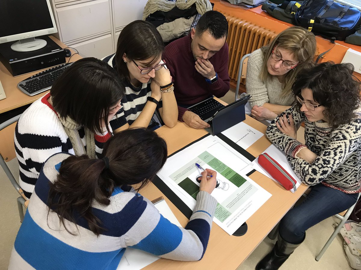 csecnarf76's tweet photo. Quarta sessió acompanyant l’equip de l’escola @escolamdremei d’Alcover: definint horitzons com a escola i construint definicions pròpies de projectes d’aula. Quin és el següent pas? #amicscrítics #7principis @RosaSensat https://t.co/RC9qSK2Y3Q