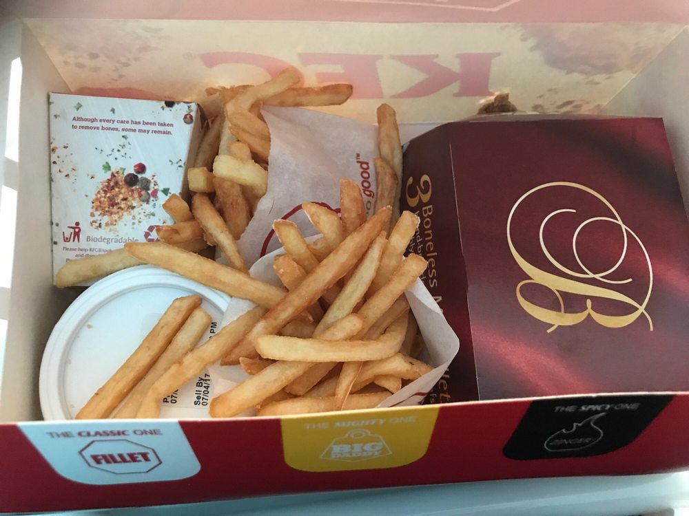 KFC76769046's tweet photo. Want something to satisfy your hunger? Why don't you come down and buy the Boneless Banquet £6.19
#Boneless #Fillet #Minifillet #meal #chicken #Hoddesdon https://t.co/CbivPlsrwD