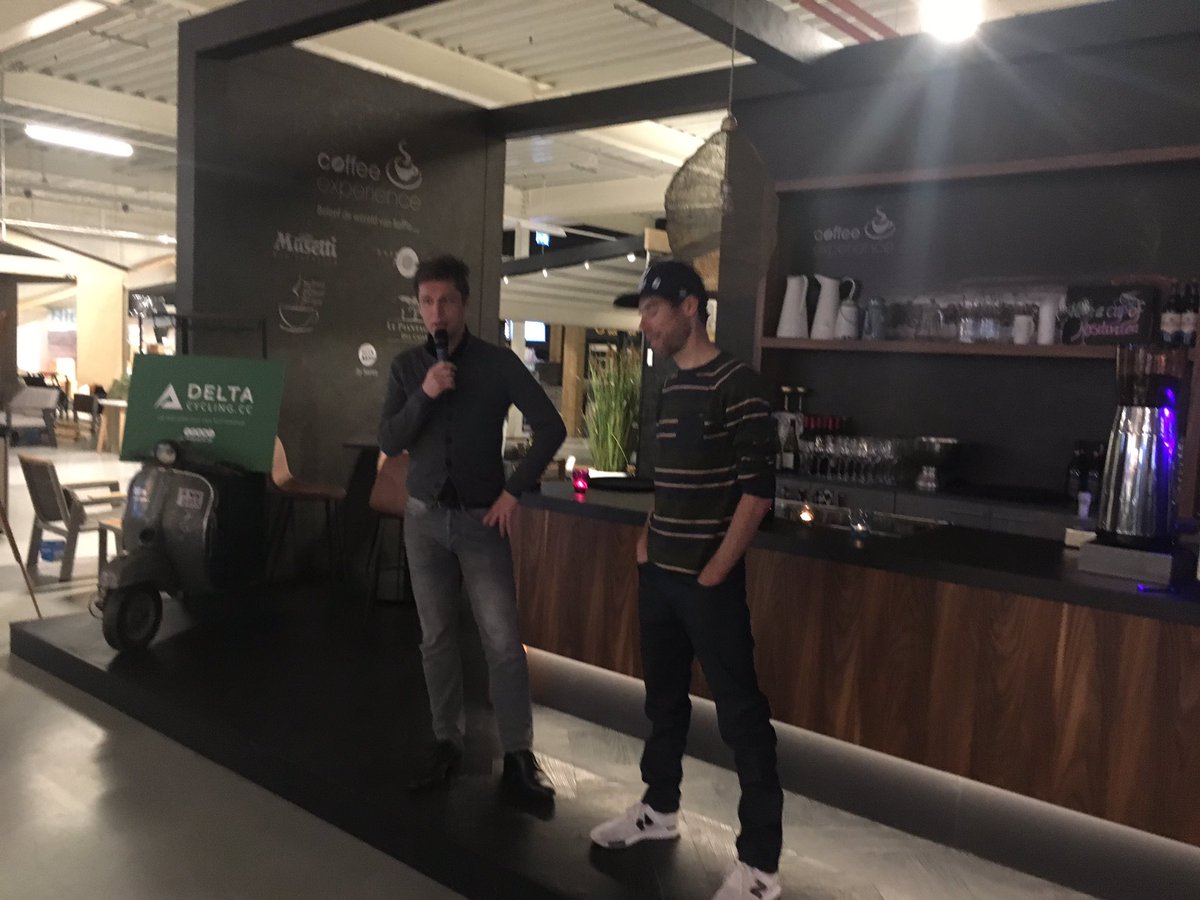 corvanderwel's tweet photo. Netwerkbijeenkomst @DeltaCycling010 bij @WERKENBIJHANOS Delft. Gerecht in stijl #rotterdamskyline @laurenstendam praat ons bij over zijn ervaringen. https://t.co/Pnz0ZFAjuG