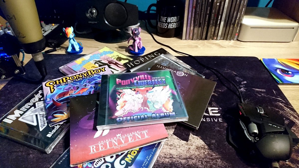 _tikeyx_'s tweet photo. Hay @PonyCiderfest Look what just came to me from USA ~!
My collection just got 20% more Awesome ~!
All Thx to the Great and Powerful @DrWingMc ~!
#brony #mlp #PVCF18 https://t.co/fri9M8qBcl