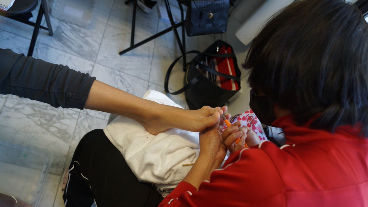 ANSeRiap's tweet photo. Las mamás con #ActitudNoMeRindo están felices en el taller de manicura y pedicura.
Gracias a @ikenpeluquerias, @barberiatorresiken y la #COMIEF, por apoyar la causa y ayudarnos a empoderar a las familias. https://t.co/N54ZMu1QOd