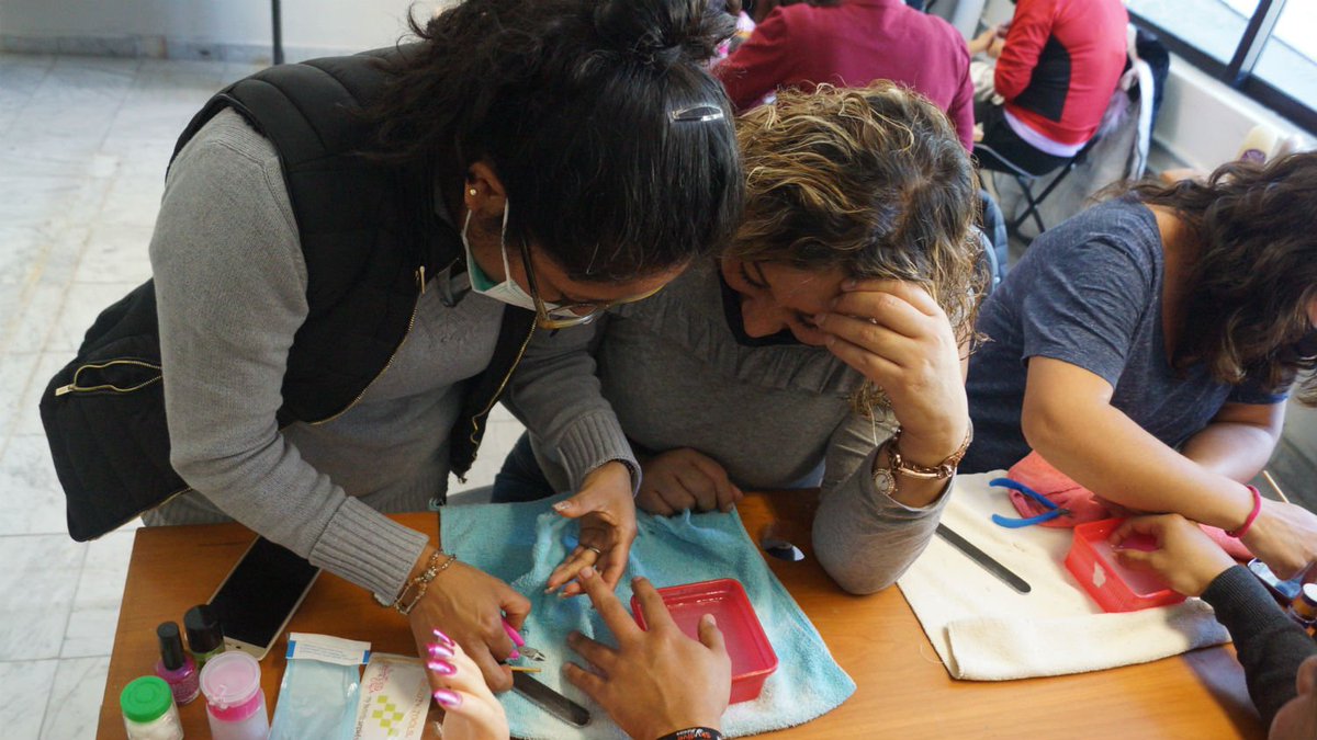 ANSeRiap's tweet photo. Las mamás con #ActitudNoMeRindo están felices en el taller de manicura y pedicura.
Gracias a @ikenpeluquerias, @barberiatorresiken y la #COMIEF, por apoyar la causa y ayudarnos a empoderar a las familias. https://t.co/N54ZMu1QOd