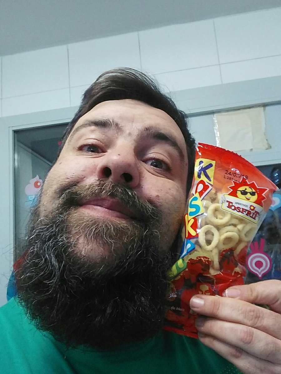 Guileak's tweet photo. @butacaybutacon @AccionCine @TosfritOficial Justo hoy,este barbazas pillo unos #Kaskys para pasar la tarde escuchando el nuevo #Podcats de #ButacaYButacón #Butaconers a tope! https://t.co/sVTaYVftdq