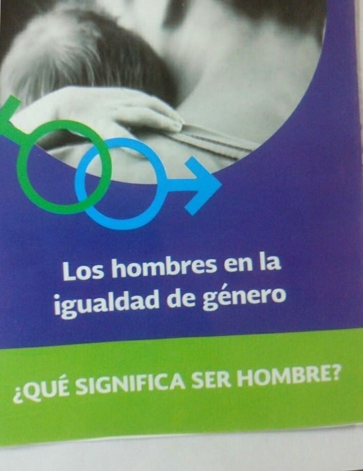 Triste realidad: En el <a href="/ISSSTE_mx/">ISSSTE</a> ofrecen este folleto, pero a mi esposo no le dan días para cuidar a sus hijos cuando se enferman... solo a las mamás. Muy injusto para las mujeres y para los hombres. #Mexico #ISSSTE #IgualdadDeGenero