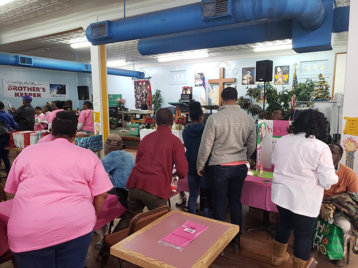PiChiOmega_AKA's tweet photo. #PiChiOmega #akaMLKDayofService and greek unity with members of #SGR and #OPP serving the 8th St. Mission, providing dental & health screens, and distributing toiletries and blankets. #AKA1908 #MLK #Excellence https://t.co/cMdcUEonSQ