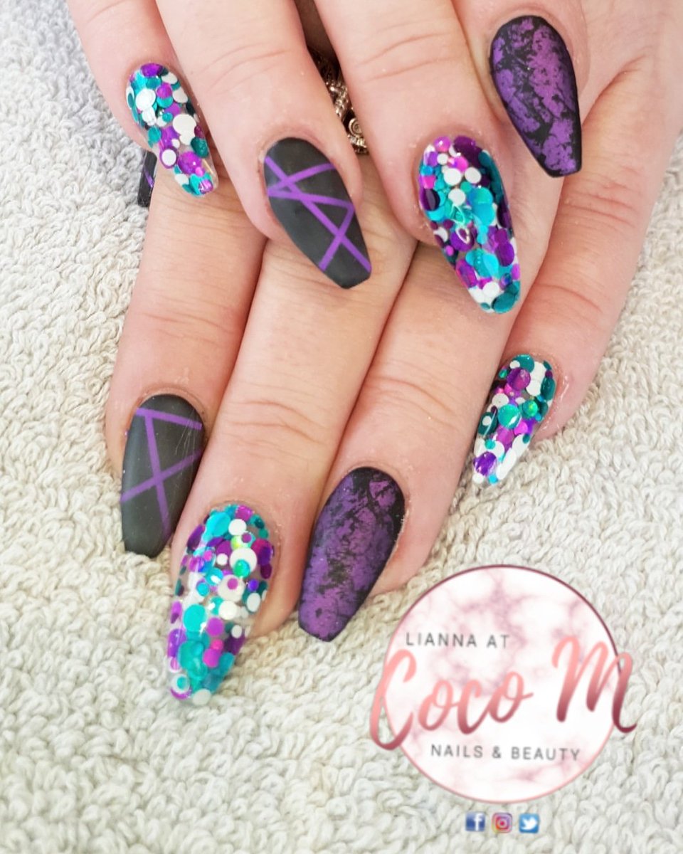 TheNaildresser1's tweet photo. @nsiscotland @lovelecente @SweetSquared  #acrylicnails #encapsulatingglitter #nailinspo #nailart #irvineayrshire #servethepro #sparkle #bling #mattenail #striping #lecentefoil #lovelecente https://t.co/6FChJQv14R