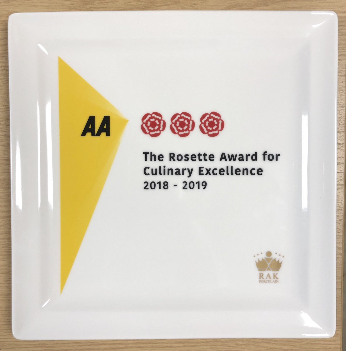 Congratulations to <a href="/FordwichArms/">𝐓𝐇𝐄 𝐅𝐎𝐑𝐃𝐖𝐈𝐂𝐇 𝐀𝐑𝐌𝐒</a> <a href="/Dnstwit/">Daniel Smith</a>  on achieving 3 AA Rosettes #AARosettes theaa.com/hospitality-aw…