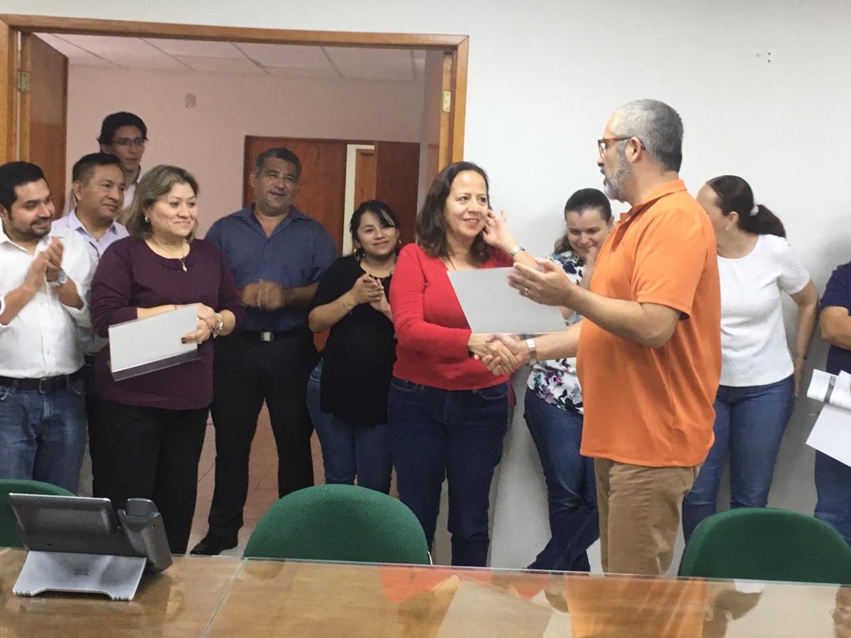 FNDMX's tweet photo. #Entérate Una felicitación a todas nuestras compañeras y compañeros adscritos a la Coodinación Regional Sureste, quienes fueron objeto de un merecido reconocimiento por 5, 10 y 15 años de trayectoria en Financiera Nacional de Desarrollo 👏. ¡Enhorabuena! #FNDContigo https://t.co/EMUOAPvVbV