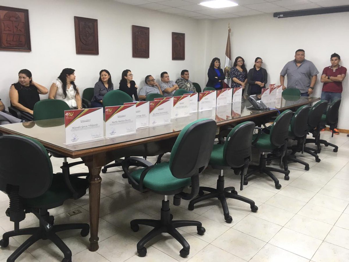 FNDMX's tweet photo. #Entérate Una felicitación a todas nuestras compañeras y compañeros adscritos a la Coodinación Regional Sureste, quienes fueron objeto de un merecido reconocimiento por 5, 10 y 15 años de trayectoria en Financiera Nacional de Desarrollo 👏. ¡Enhorabuena! #FNDContigo https://t.co/EMUOAPvVbV