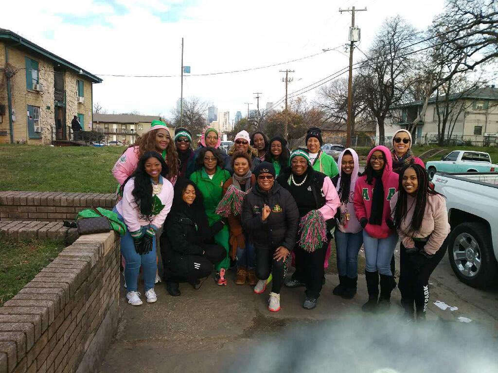 AKAOMODallas's tweet photo. Our #OmicronMuOmegaChapter members participated in the annual Dallas Martin Luther King, Jr. Day parade. #AKAOMO #AKAOMOPower #AKAMLKDayofService #Excellence #AKA1908 https://t.co/wNMV693z5x