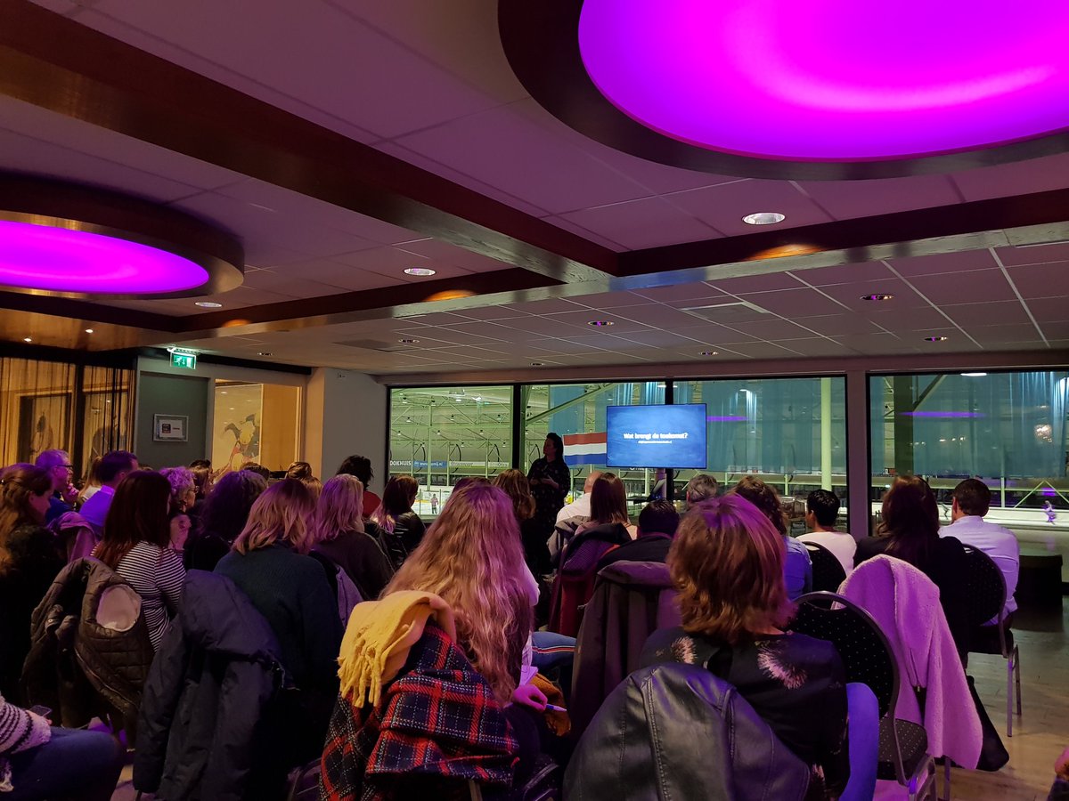 Omgaan met negatieve feedback/kritiek? Francesca vindt dat het er gewoon bijhoort: je mag altijd ergens iets over vragen. Ga wel met respect met elkaar om, vindt ze. 🙏 #smctwente