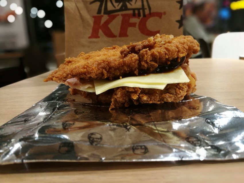 KFC76769046's tweet photo. Who still remembers when we were offering the double down zinger burger all chicken no buns!! Any thoughts on it?
#chicken #zinger #kfc #Hoddesdon https://t.co/uNuqG3g45R