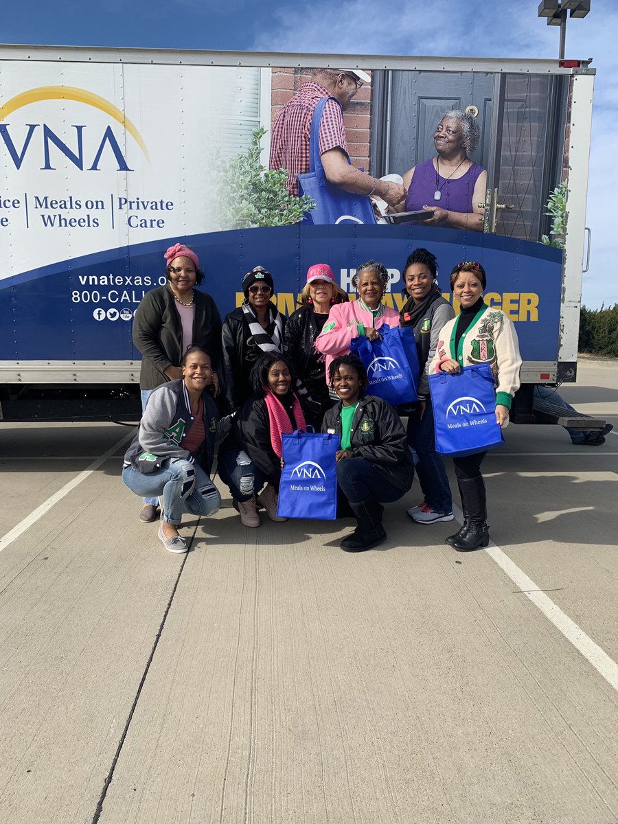 AKAOMODallas's tweet photo. Our chapter members were committed to service with @_MealsOnWheels on this chilly morning! #AKAOMO #OmicronMuOmegaChapter #AKAOMOPower #AKAMLKDayofService #Excellence #AKA1908 https://t.co/k4FwVCWZ3A