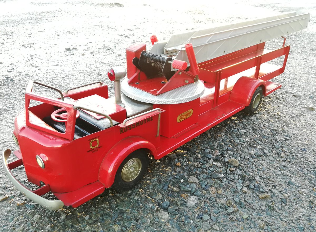 toysphil's tweet photo. Rare find for here in the UK, at 28 inch long & 4ft with the ladder extended! #Doepke #Rossmoyne #ModelToy #FireTruck #Tinplate #FireDept #ToyHunter #ToyCollector #ToyHunting #Cornwall #CornishToyHunter #ToyExpert #ToyHistorian #Kernow https://t.co/wbdO9pnOPo