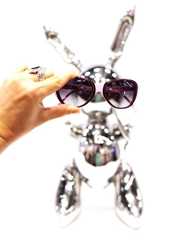 bex_spex's tweet photo. "Rabbit" by Jeff Koons appropriately wearing my "Snuggle Bunny Sunset Sunnies". Happy birthday to Jeff Koons! #koons #jeffkoons #thebroad" #rabbit #jeffkoonsballoons #bexspex #frames #glasses #glassesgirl #glasseslife #glassessquad #luxuryeyewear #colorf… https://t.co/DRCwr2Fa3u https://t.co/onXHbIRpCG