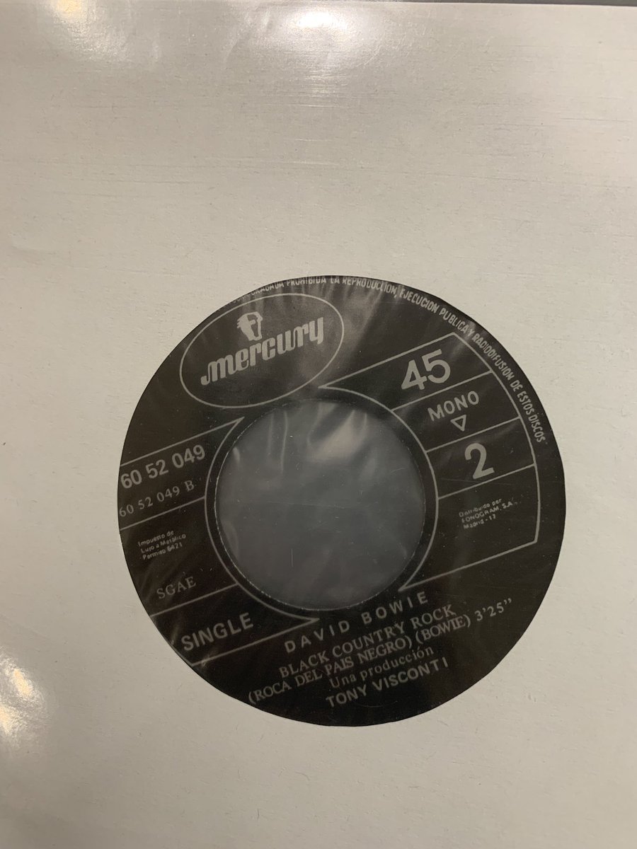 rjportsmouth42's tweet photo. Recent addition #2to #DavidBowie #vinyl collection @_spBOY @2006Giuliana @rDarThvAdEr @Ramoana @eryina @MyLoveIsALiquid @bowieww @Bowie_Blackstar @RickleneW @GlastonBowie https://t.co/oJD8q8kyee