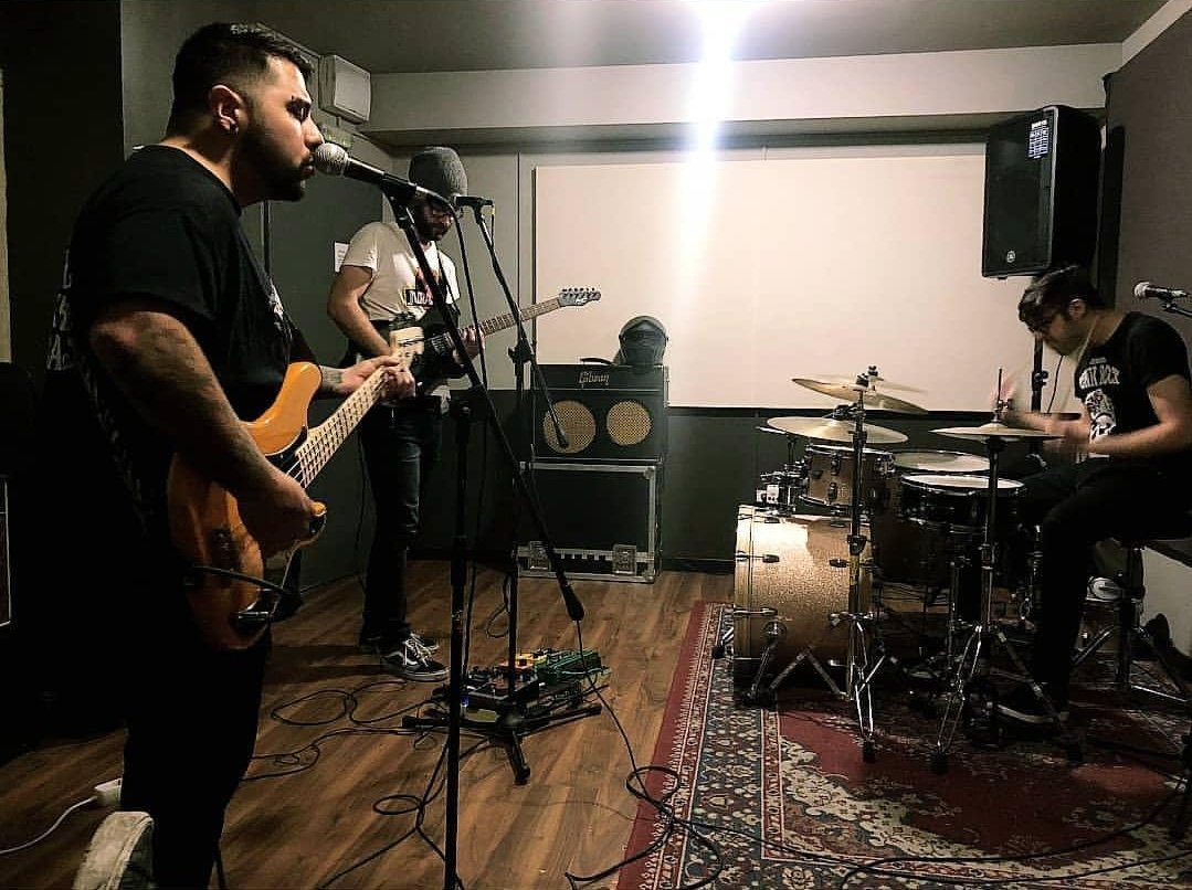 The_newproject's tweet photo. Hoy se vino al ensayo Jair, de @WrongWayBar 💀💀💀
Estamos preparando los próximos shows en #Madrid 🔥
⚠️ 21.02.19 - #SunOrphans - @wurlitzerballro
⚠️ 02.03.19 - @HollowEOfficial - @ElPerroMadrid https://t.co/j8BnPpAO1i