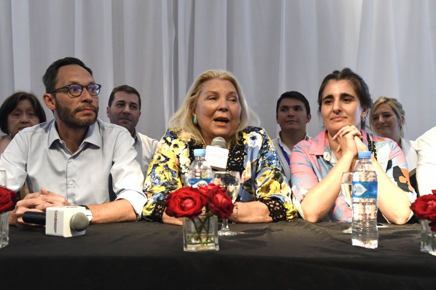 revistalatecla's tweet photo. Carrió salió a respaldar el anuncio de Macri sobre extinción de dominio https://t.co/9xmLAh8yFF https://t.co/MFHb9Iia1U