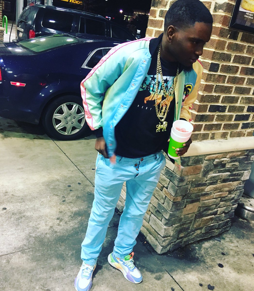PnutWp's tweet photo. I just wanna shine ✨like the stars💫 in the wraith roof🌟 cause I’ve been down so long 😤💸🤑
#Ripfat&falfa
#Llbnb #lldonte
#freeg6k https://t.co/nTZSxVZ2U3