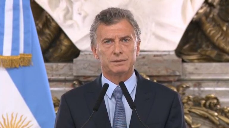 ProgramaEncuen1's tweet photo. Nace un DNU

El Señor Presidente Mauricio Macri anunció la extinción de dominio: "Los criminales van a tener que devolver dinero, campos, casas, barcos, autos y obras de arte". https://t.co/Y4pjPPBcXl