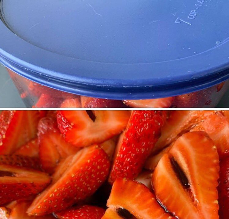 harvest_hub's tweet image. Ashfield:Keeping strawberries over a week.Wash in a colander,shake off water,slice off the bottoms,chop into quarters,then place in an air tight lid container.Stir though balsamic vinegar(enhances sweetness adds to their flavour).Lower shelf in the fridge. #ashfield #howtostore