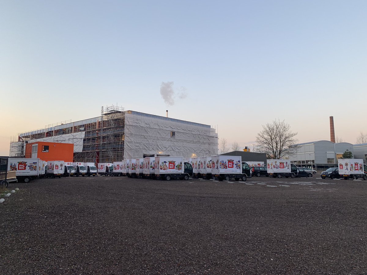 Wimzegt's tweet photo. Stel dat je deze logistieke transport capaciteit overdag ook kunt inzetten voor stadsdistributie @mgmuller @POTMOVERS @Gem_Amersfoort @astridpj Stadsdistributie #LogisticsAsAService https://t.co/YpZp488TSi