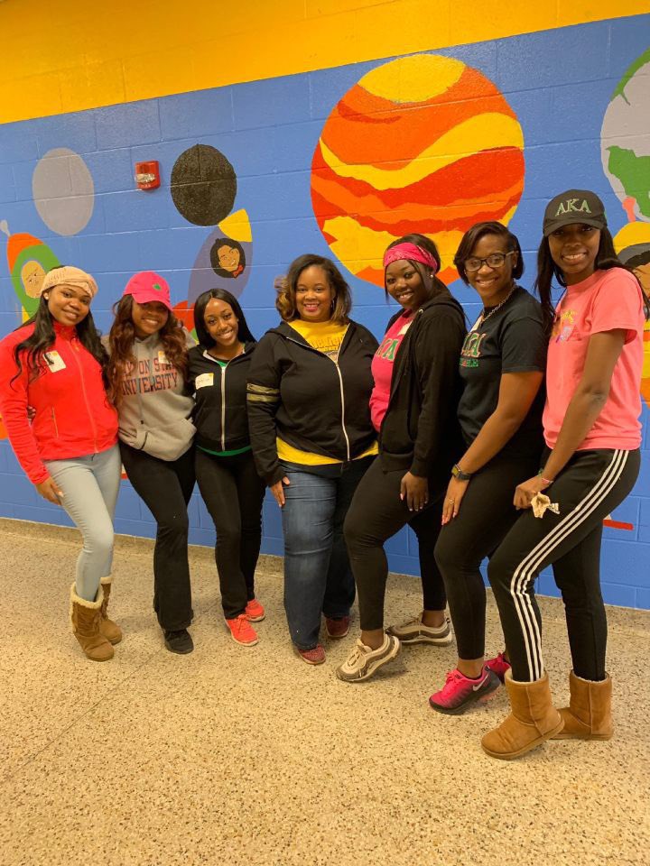 SigmaSigmaAKA_'s tweet photo. Sigma Sigma is participating in service projects all over Metro Atlanta for MLK Day of Service. Project sites include Stoneview Elementary School, Keep North Fulton Beautiful, and participation in the MLK Day Parade. ๐๐ #akamlkdayofservice #handsonatlanta https://t.co/NSz27WC88v