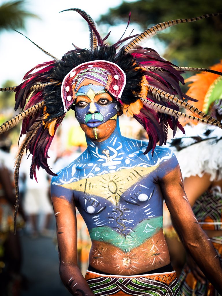 carlab_1idee's tweet photo. Un week end ensoleillé et coloré, tout en Wax au #carnaval de Sainte-Rose en #Guadeloupe , belle semaine à tous ✨ @Mlle_MMA @Mycho @ilesGuadeloupe https://t.co/pFJkZ9TE1P