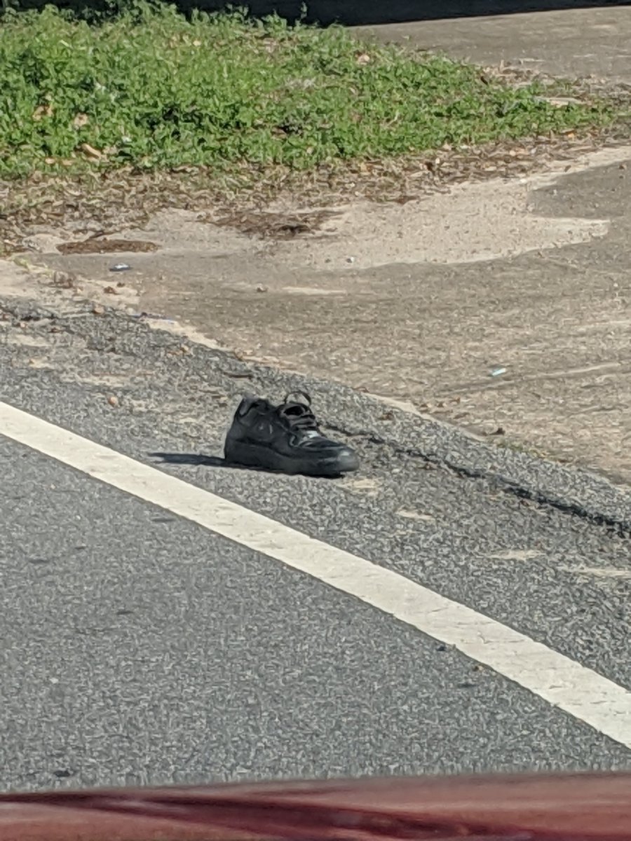 JaxonLeviathan's tweet photo. #RandomShoes https://t.co/P70WSWcSIQ