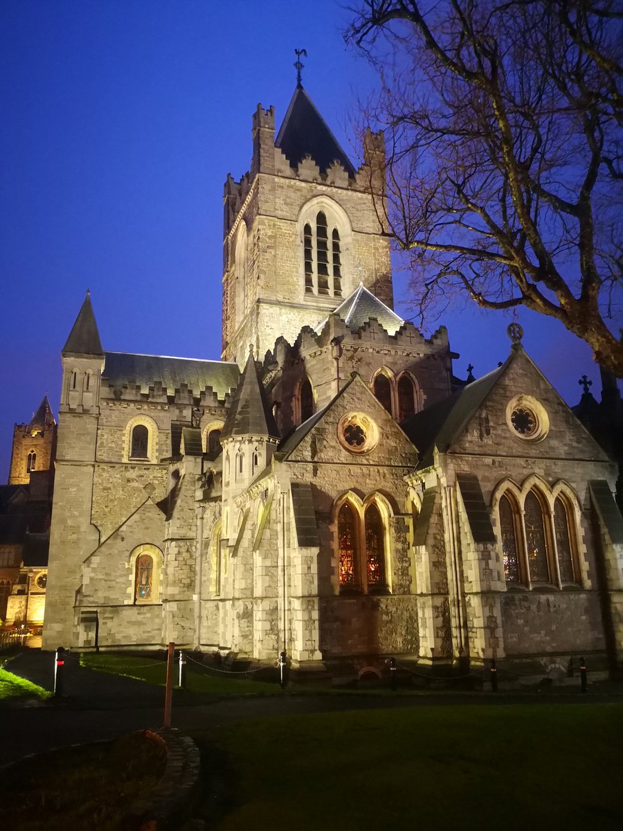 bignutbrown's tweet photo. Good evening, #Dublin - it may be cold and wet but you are a pretty place 😁 https://t.co/1V38eO6NdF