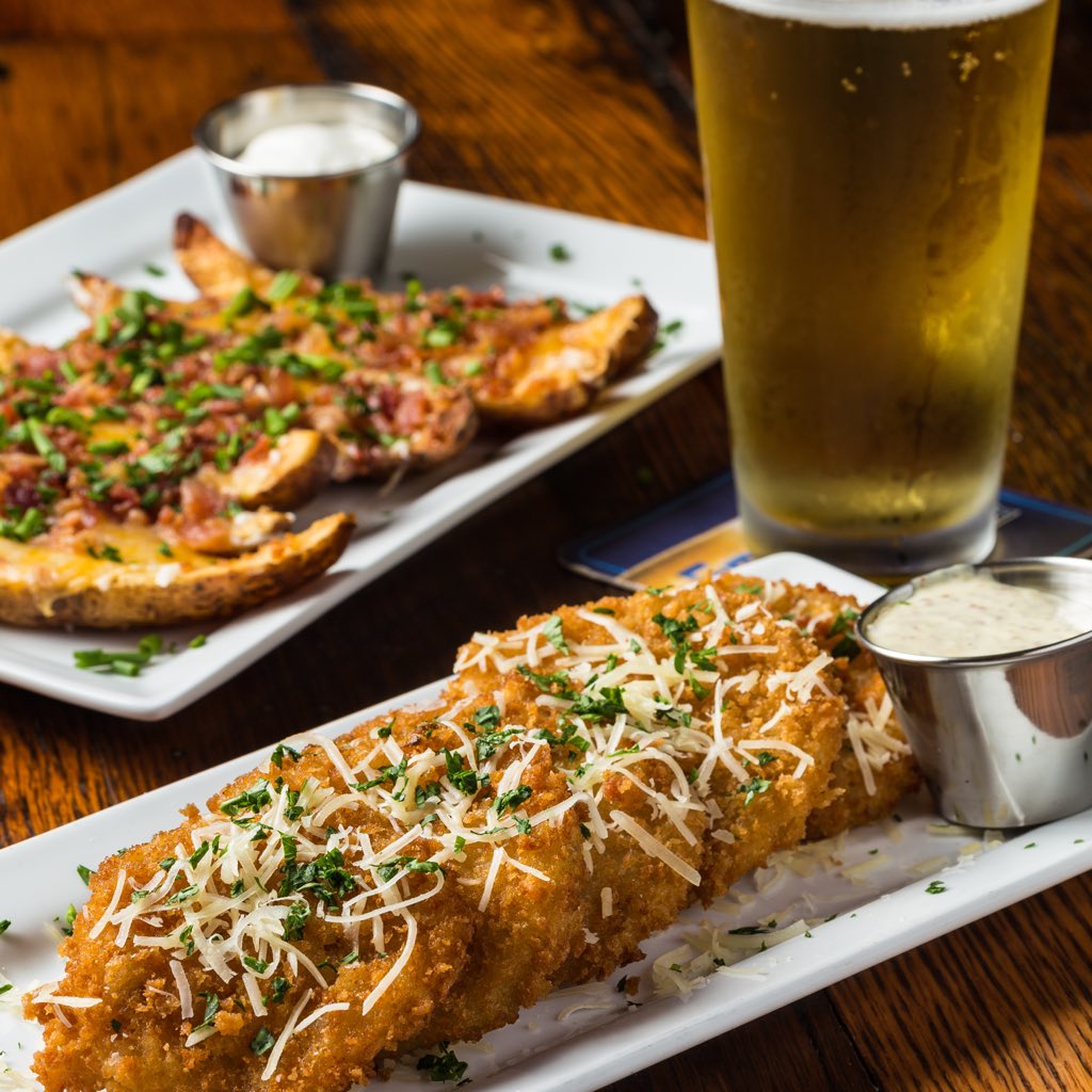 EatAtBuckhead's tweet photo. 🎉⏰ Get to Buckhead for Happy Hour and enjoy 1/2 priced fried green tomatoes, loaded potato skins, and boneless wings! Weekdays, 4-7PM. https://t.co/RqR7aRxuBf