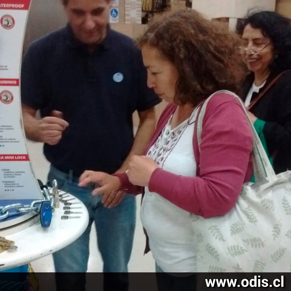 OdisChile's tweet photo. El pasado viernes 18/01, visitamos la @ferreterias_weitzler de Osorno con la Gira Verano Seguro con ODIS 🔒 https://t.co/YOrusTGrw4 y nuestra tienda online🛒 https://t.co/tpvVFAgX9Y 4 https://t.co/XWD45Kj120