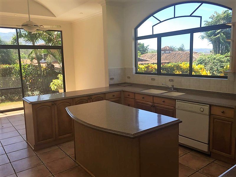 RealtyJcfrancis's tweet image. Valle del Sol, Santa Ana, great price #ForSale or #ForRent, 3 br, studio, family room. Alquiler o Venta. 450 m2 sobre 510 m2 de terreno. 

Visite: inmotico.com/venta-cr000022…

#RealEstate #Home #BienesRaices #SantaAna #PuraVida #Alquiler #CostaRica