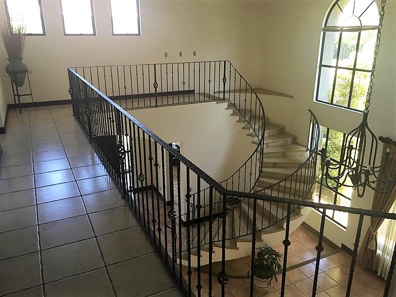 RealtyJcfrancis's tweet image. Valle del Sol, Santa Ana, great price #ForSale or #ForRent, 3 br, studio, family room. Alquiler o Venta. 450 m2 sobre 510 m2 de terreno. 

Visite: inmotico.com/venta-cr000022…

#RealEstate #Home #BienesRaices #SantaAna #PuraVida #Alquiler #CostaRica