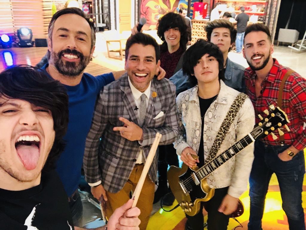 Comenzamos la semana con madre 🤘🏻
<a href="/saleelsoltv/">Sale el Sol ☀️</a> <a href="/MBarcelata/">Mauricio Barcelata</a> <a href="/robertocarlomx/">Roberto Carlo</a> <a href="/Carlos_ArenasTv/">Carlos Arenas</a>