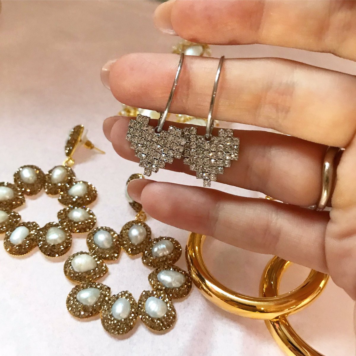 Got your heart in the palm of my hand 💕BLUE20 for 20% off expires midnight 🙌🏻 #santorini #amalficoast #rainbowhoops #fashionblogger #ootd #ootd #designer #huggies #summer #statementearrings #haloearrings #pink #vlogger #blogger #grazia #glamourmagazine #wishlist #kyliejenner