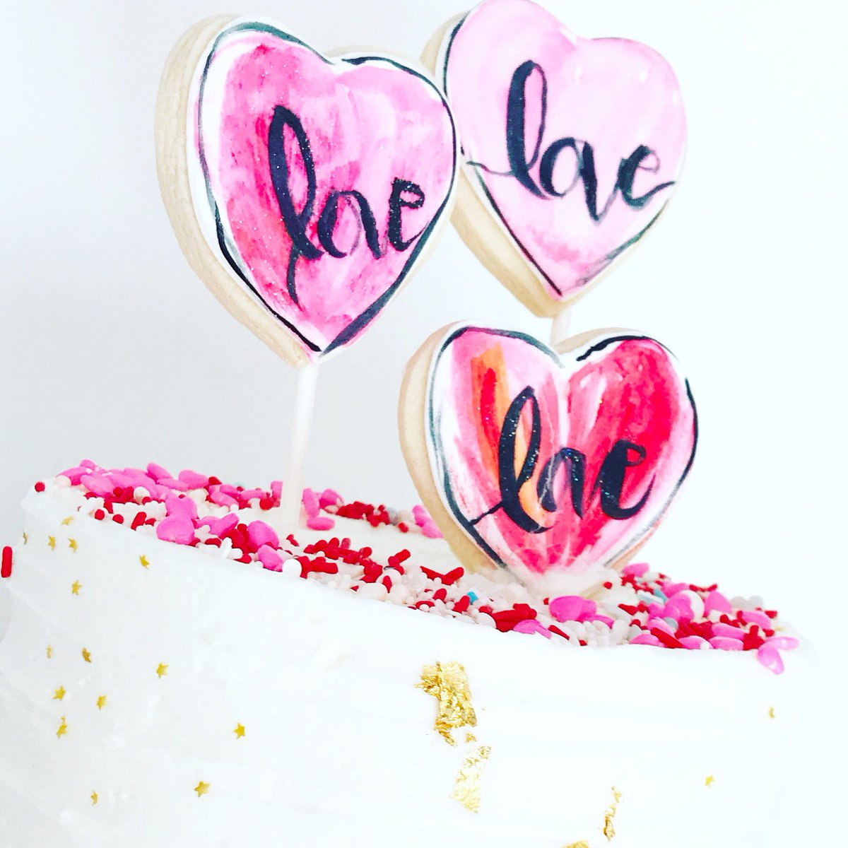 Who’s ready for #ValentinesDay2019 ? This is part of our Valentine’s Cake collections. Place your orders early!
