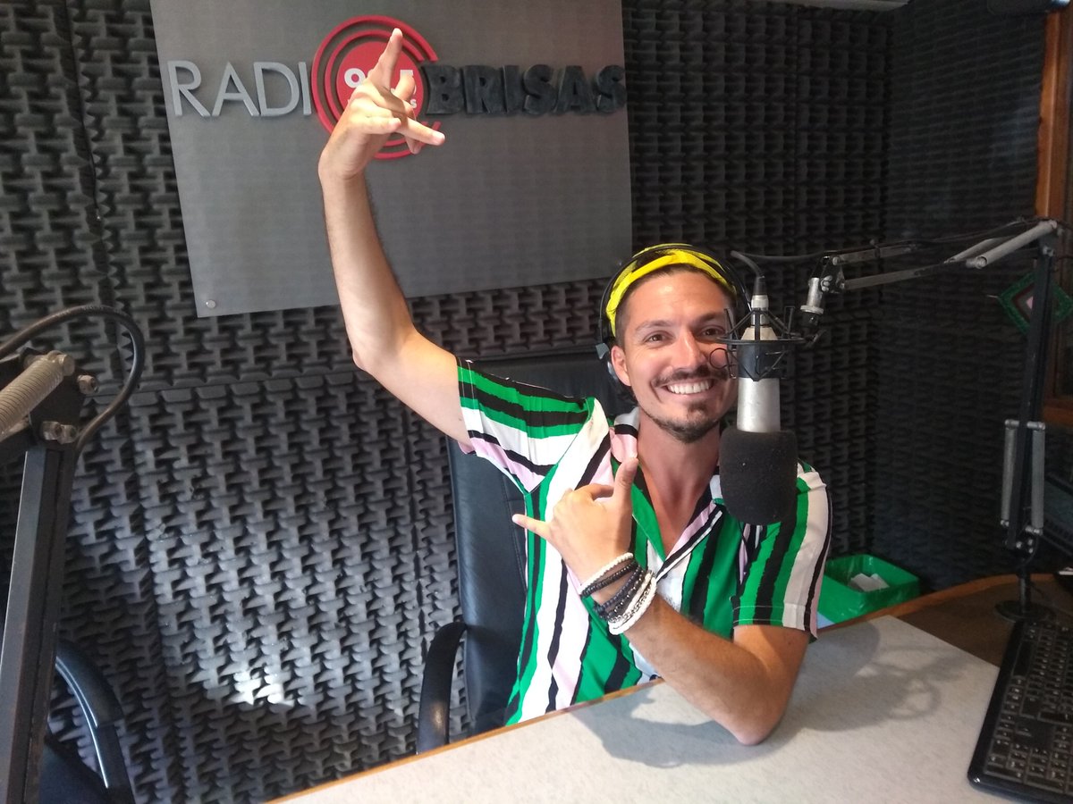 RADIOBRISAS's tweet photo. 📻🎉Estamos haciendo #QueValgaLaPena con @GZaffora hasta las 19:30.

📞Comunicate al 0223-491-8992 / 📱SMS o whatsApp 223-4-985985 
📻Escuchanos en FM 98.5 MDP, 88.9 Pinamar y en el 94.3 Tandil. 
🖥️ También online en https://t.co/CSjHK9mYd2 https://t.co/yXwakPnjBJ
