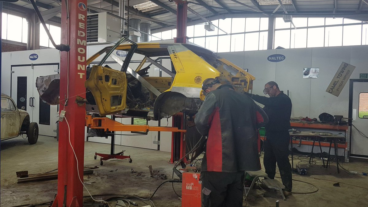 ClassicCarDaily's tweet photo. Car SOS - this one's knacked https://t.co/nYaIYf8eUb