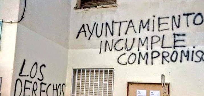 ERC_SJDespi's tweet photo. Tot el suport per l'AVV El Pi de #SantJoanDespi que denuncia la mala gestió del Govern Municipal (PSC, ICV-EUiA i CiU) davant l'enderrocament de l'edifici on té la seva seu sense haver resolt l'adequació de la nova ubicació prevista i acordada amb l'associació. https://t.co/EBgyUl1u3R