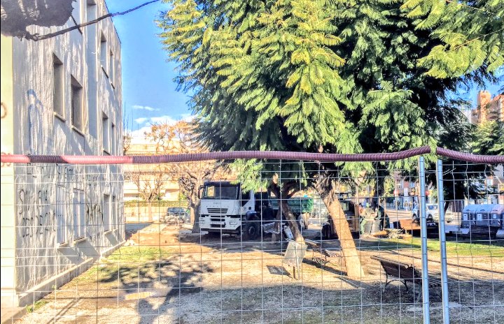 ERC_SJDespi's tweet photo. Tot el suport per l'AVV El Pi de #SantJoanDespi que denuncia la mala gestió del Govern Municipal (PSC, ICV-EUiA i CiU) davant l'enderrocament de l'edifici on té la seva seu sense haver resolt l'adequació de la nova ubicació prevista i acordada amb l'associació. https://t.co/EBgyUl1u3R