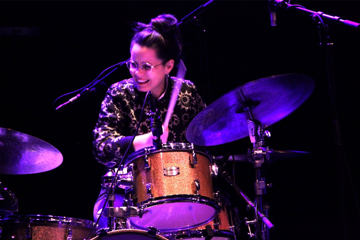 fipradio's tweet photo. 🥁🎶 La batteuse @annepaceo nous a ensorcelé ce soir avec les nouveaux titres de #BrightShadow. 🌖 En direct du #LiveaFIP et de la @Friche_BDM @MarseilleJazz. Avec @_AnnShirley, Florent Mateo, @TonyPaeleman, Pierre Perchaud, @chpanzani
https://t.co/RsQuR6oRnE https://t.co/03ypkEQgHy