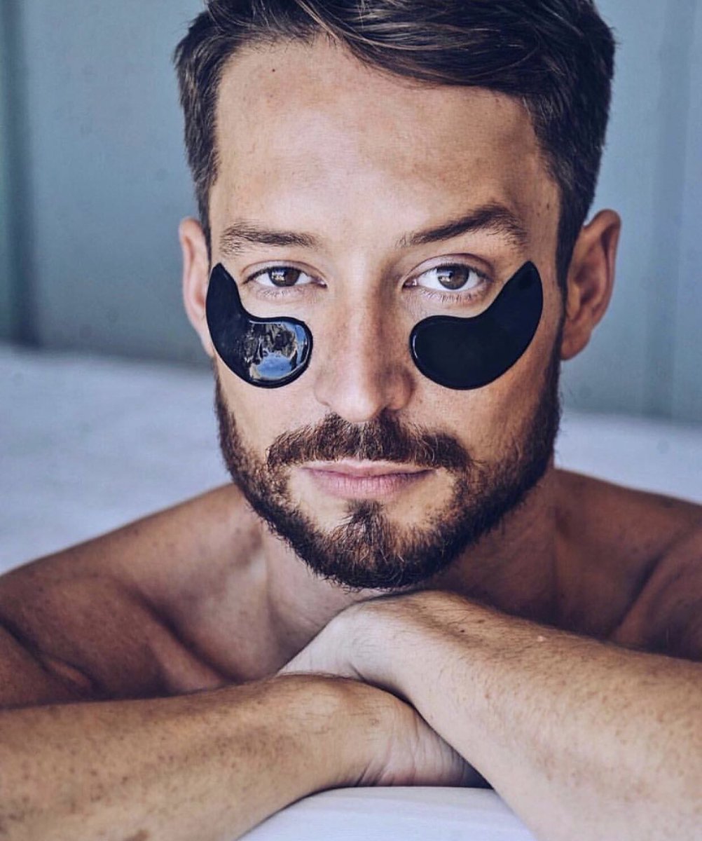 ARLOBLAK's tweet photo. Babetown @mrsimonhancock 😍 treating his skin with my Collagen Eye Masks “Resting bitch face rejuvenation à la @arloblak collagen eye masks • While they can’t un-send drunken texts to your ex, they will miraculously repair any physical evidence of your late night shenanigans”. https://t.co/WIQESm1fGD