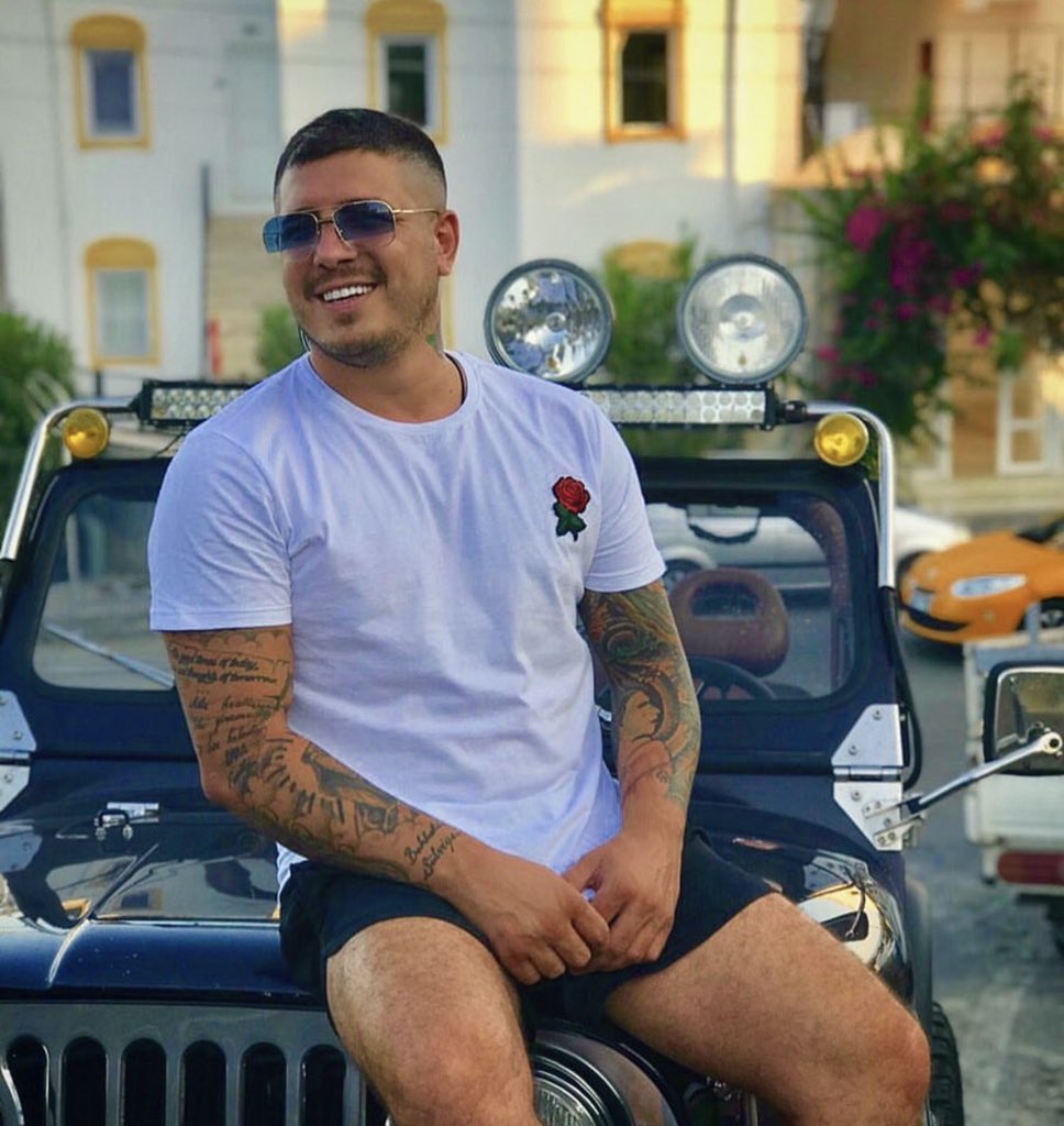 Gkn Sara (@saragkn) on Twitter photo 