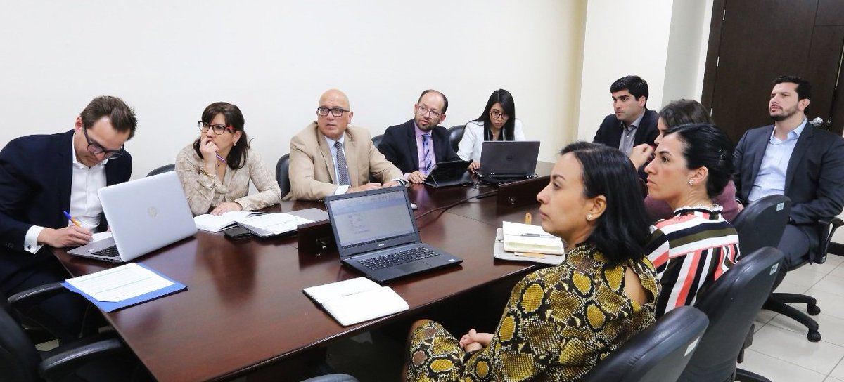 Vicepresidente <a href="/ottosonnenh/">Otto Sonnenholzner</a> dialogó con representantes <a href="/SENAE_Aduana/">Servicio Nacional de Aduana del Ecuador</a>, @ComercioExtEc y <a href="/MinAcuaPescaEc/">Min.AcuaculturaPesca</a> sobre la revisión de aranceles en beneficio del sector camaronero del Ecuador.