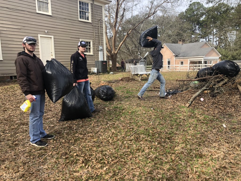 agr_sfa1904's tweet image. Today our brothers honored the life and legacy of Martin Luther King Jr. by participating in the “MLK Day Of Service” #makingbettermen #rushagr #sfa22 #rushifc #SFAMLKDay19
