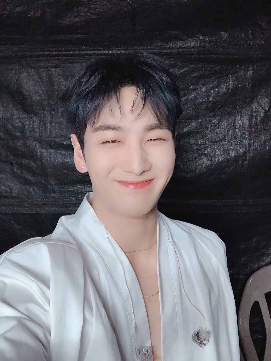 [NU'PAPA] 쏟아지는 햇살에 눈이 부시던 #그날_우리 (배코)의 웃음😊 캬~역시👍
#오늘은_배코_보고_눈_호강👀 #왕이_된_남자_OST_들으면서_귀_호강👂