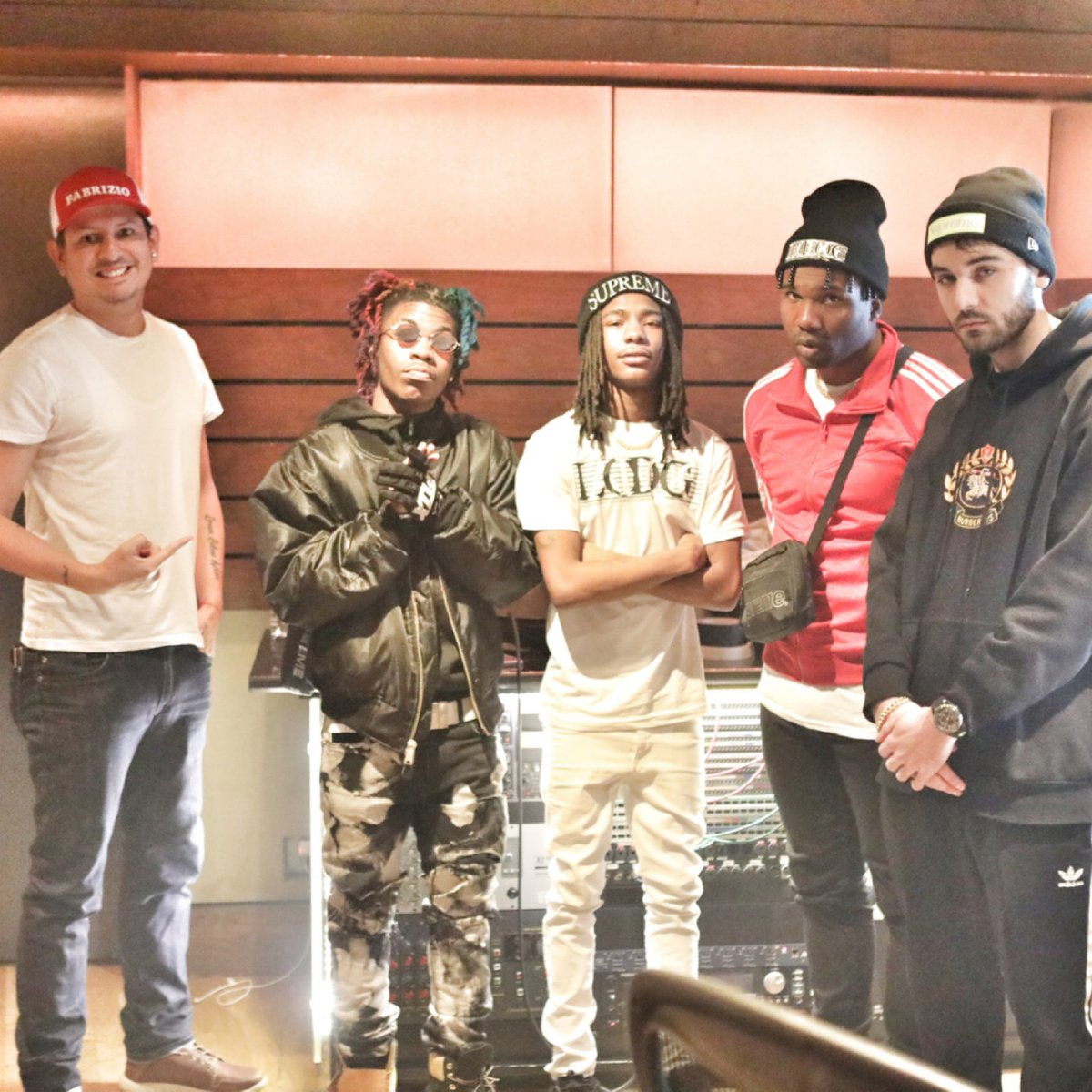 Fabrizio's tweet photo. Got @iamkvngshad @SWAGSYVNG #Yalee and Gio Martin at the Studio coming fireeeee 🔥🔥🔥🔥 https://t.co/c4Ek6gBSzr