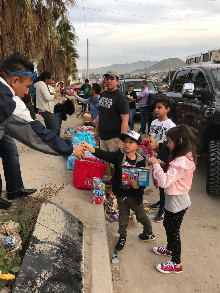 Jose_AOY2019's tweet photo. Giving a hand #Givenbackisthevibe @Greg_MPCS @Norris_MPCS @Josiegarcia_ @metro_TJ #PurleLife #WeAreMetro
#LiveMetro https://t.co/rwAkGRXxua