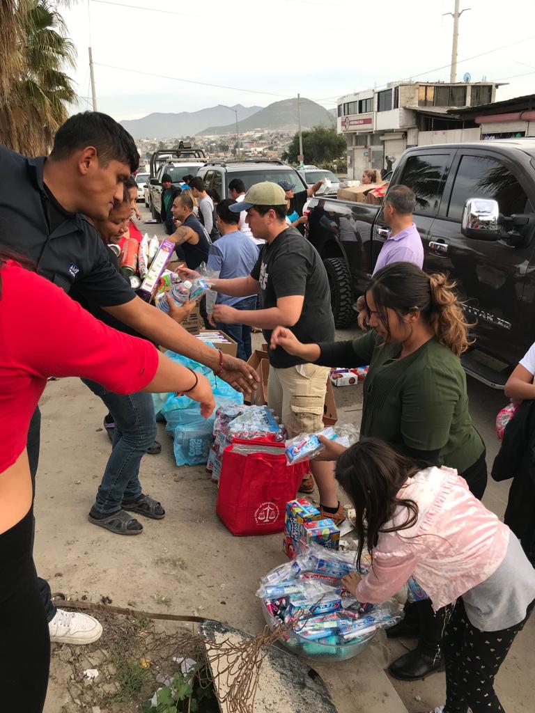 Jose_AOY2019's tweet photo. Giving a hand #Givenbackisthevibe @Greg_MPCS @Norris_MPCS @Josiegarcia_ @metro_TJ #PurleLife #WeAreMetro
#LiveMetro https://t.co/rwAkGRXxua